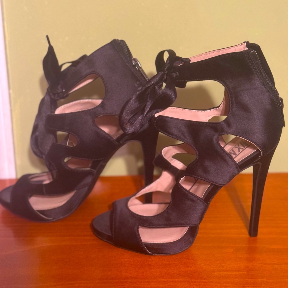 Cute exciting pump